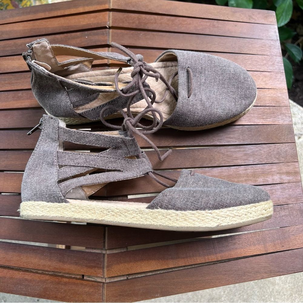 Born BOC Lucy Canvas Gladiators sz 6.5 women Brown/Cream